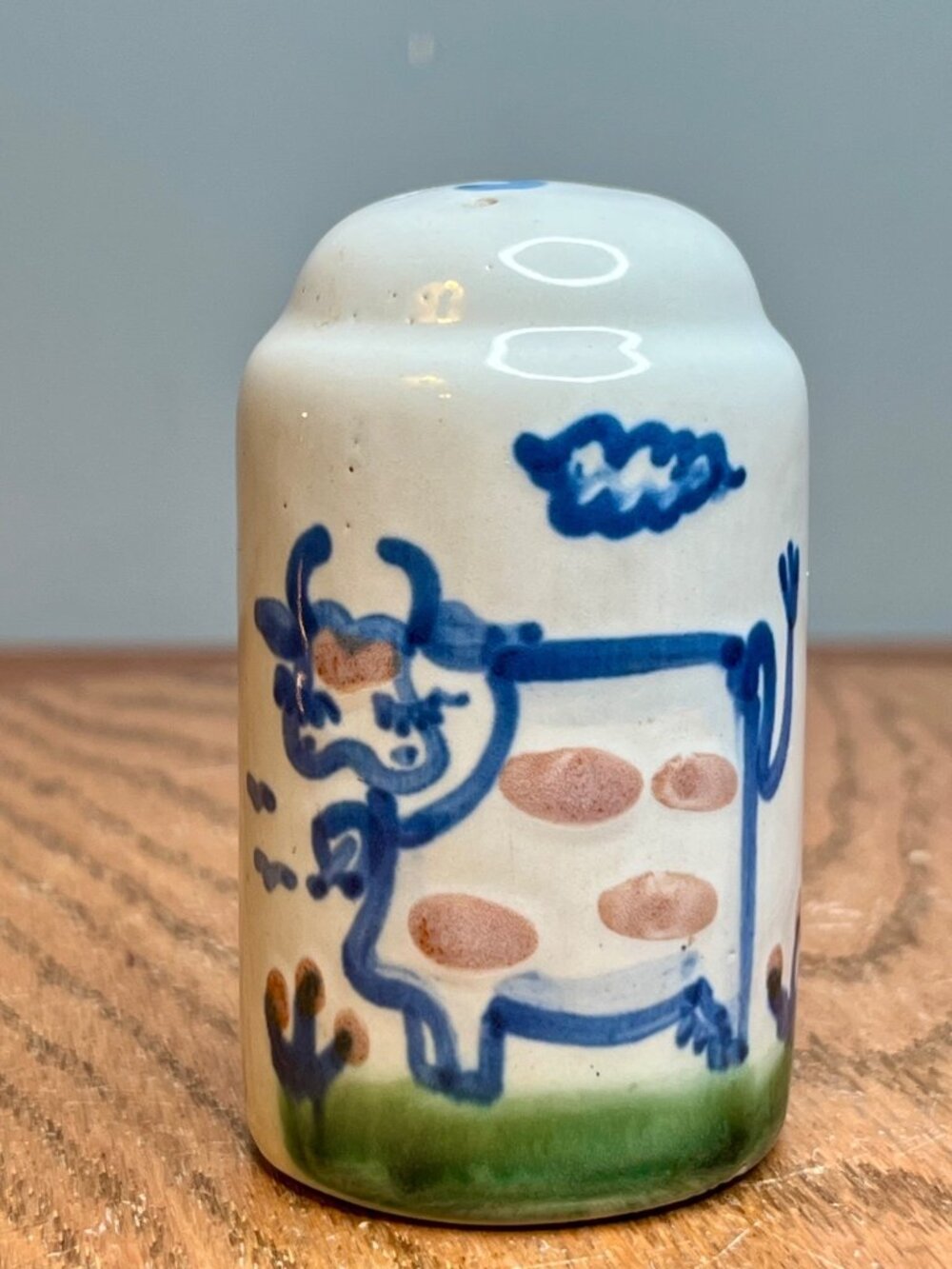 MA Hadley Country Scene Blue Salt  Shaker Cow Pattern (3 1/4" tall)
